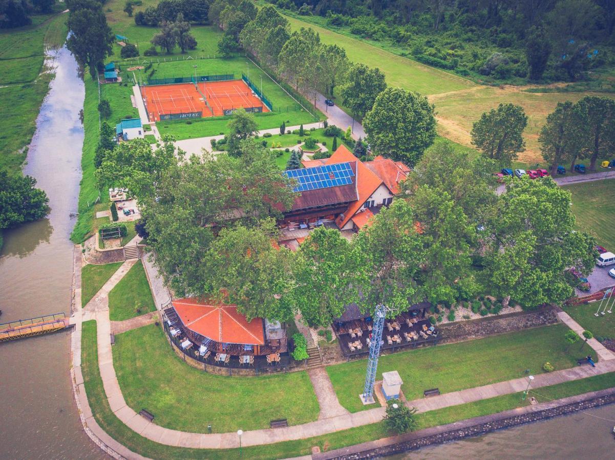 Hotel Dunav Ilok Exterior foto